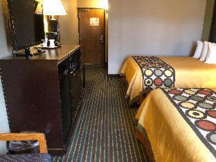 Super 8 By Wyndham Harrison Ar Motel Room photo