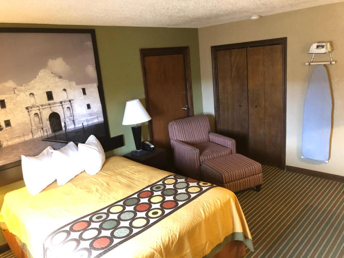 Super 8 By Wyndham Harrison Ar Motel Exterior photo